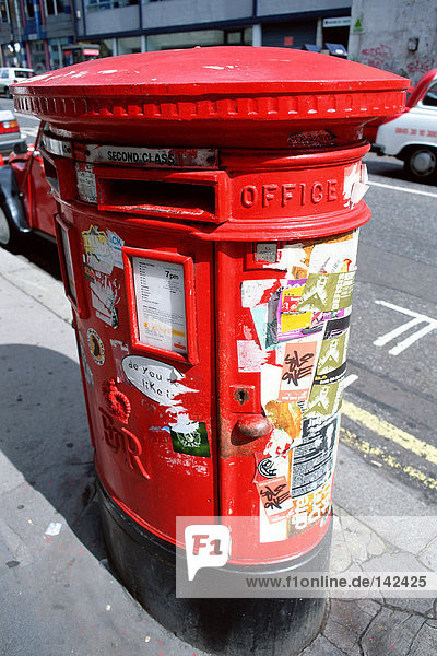 Roter Briefkasten