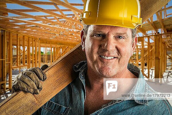 L Chelnder Bauarbeiter Mit Schutzhelm Der Auf Einer Baustelle Ein