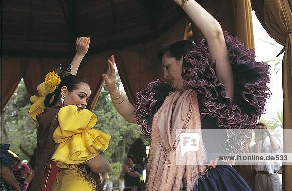 Spanische Frauen tanzen Flamenco Festival der Andalusier  Jerez De La Frontera  Spanien