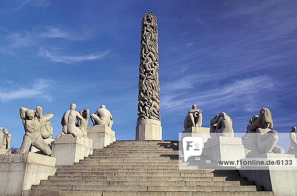 Untersicht Denkmäler im Park  Vigeland Skulpturenpark  Froschner Park  Froschner  Oslo  Norwegen