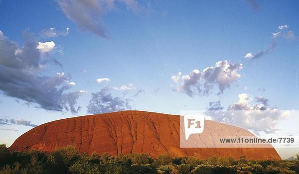Wolken über Rock-Formation  Ayers Rock  Northern Territory  Australien