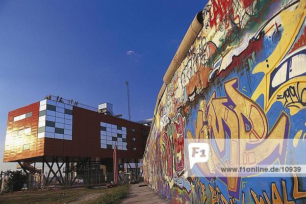 Wandgemälde auf Wand  Berliner Mauer  Potsdamer Platz  Berlin  Deutschland