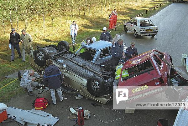 Erhöhte Ansicht der Polizisten am Unfallort Road  Niederlande