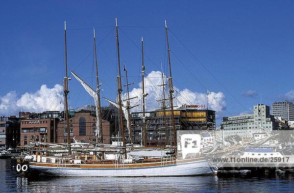 Segelboote im Hafen  Oslo  Norwegen