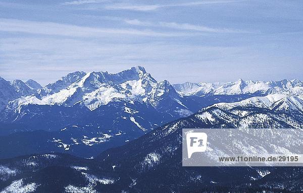 Verschneiten Gebirge  Zugspitze  Wank  Wettersteingebirge  bayrischen Alpen Werdenfelser Land  Bayern  Deutschland