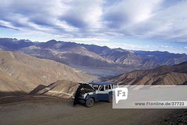 Auto auf Berg übergeben  Kambala Pass  Tibet