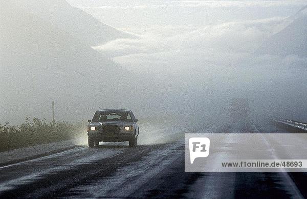 Auto auf der Autobahn Glenn Highway Alaska USA