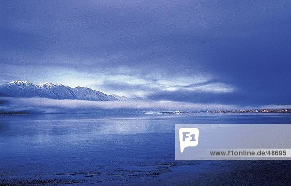Meer mit Gebirge im Hintergrund Turnagain Arm Girdwood Glenn Highway Alaska USA