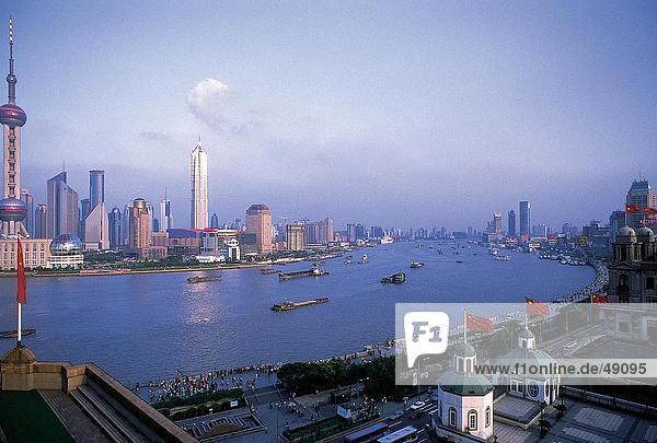Gebäuden Waterfront  Huangpu-Fluss  Oriental Pearl Tower  Pudong  Shanghai  China