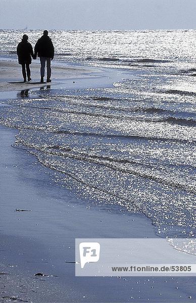 Silhouette von paar am Strand  Adria  Italien