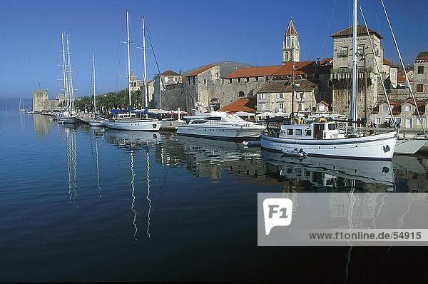 Boote im Hafen Trogir Mitteldalmatien Kroatien