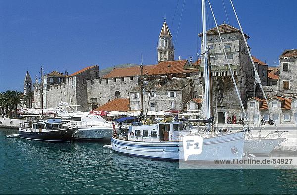 Boote im Hafen Trogir Mitteldalmatien Kroatien