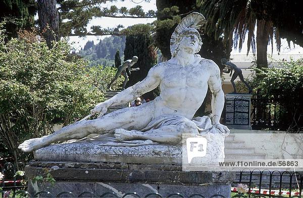 Statue Verletzung Korfu Griechenland Sockel