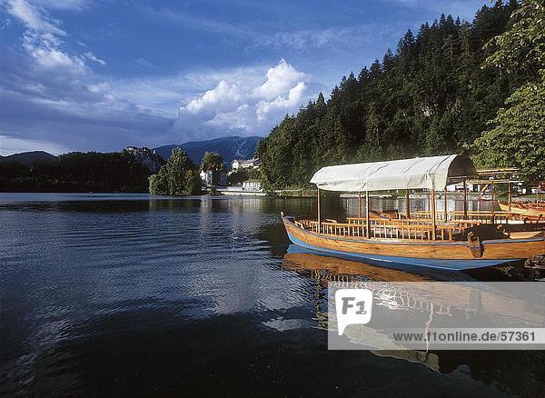 Boote am See Lake Bled Slowenien