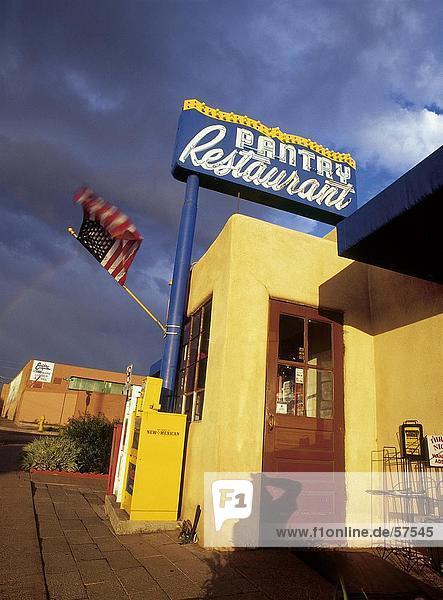 Amerikanische Flagge flattern auf Restaurant Santa Fe New Mexico USA