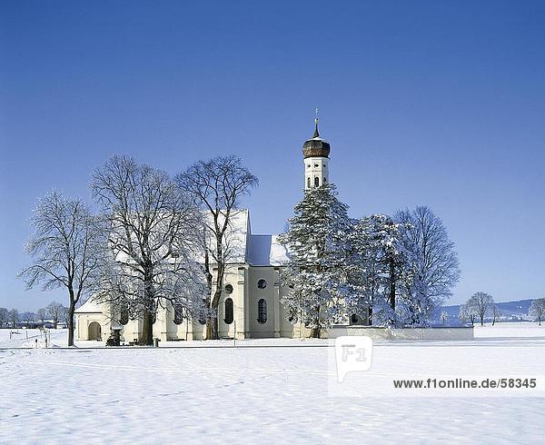 Kirche auf verschneiten Landschaft  Saint Coleman's Kirche  Schwangau  Deutschland