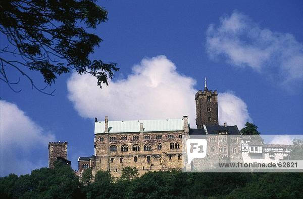 Burg gegen bewölkten Himmel  Eisenach  Thüringen  Deutschland