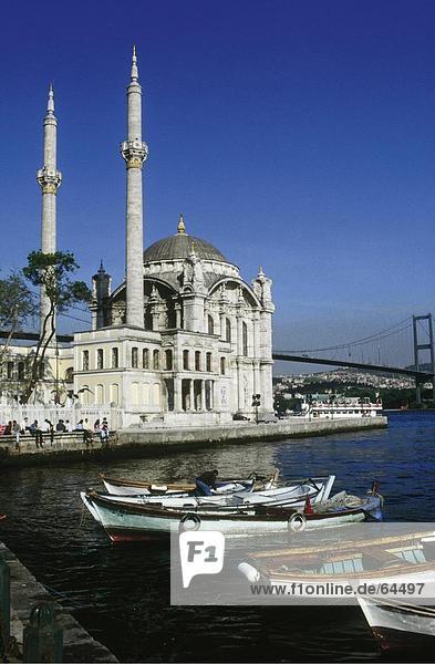 Moschee in Waterfront  Ortakoey Moschee  Istanbul  Türkei