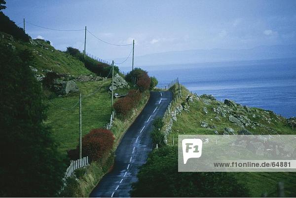 Erhöhte Ansicht der Mountain Road  Cushendun  County Antrim  Irland