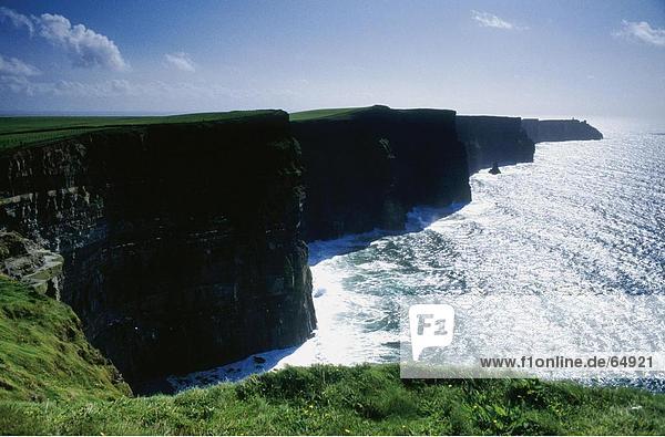Erhöhte Ansicht der Küste  Cliffs Of Moher  Burren  County Clare  Republik Irland