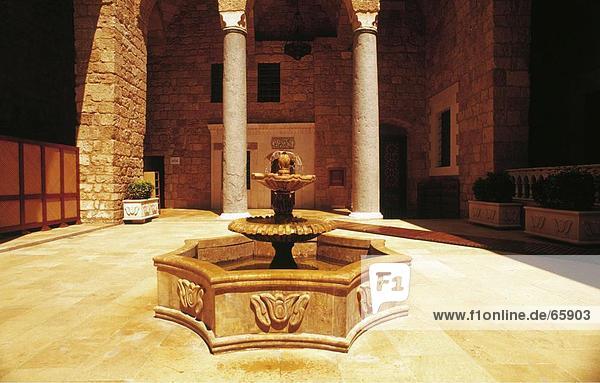 Brunnen in der Moschee  Beirut  Libanon