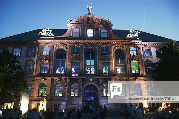 Museum beleuchtet nachts  Naturmuseum Senckenberg  Frankfurt am Main  Hessen  Deutschland