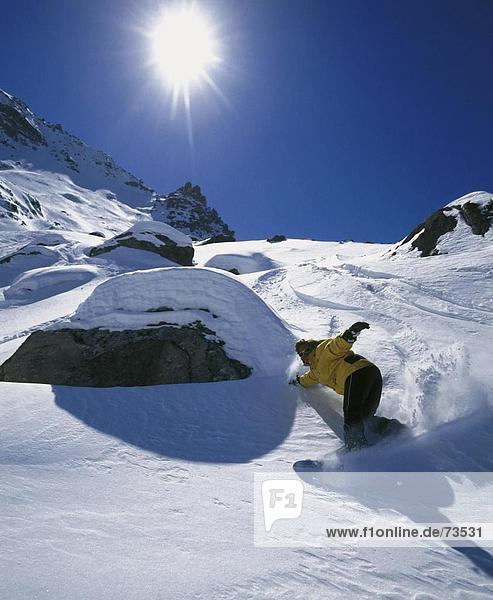 10508876  Engadin  Frau  Graubünden  Graubünden  schräge Position  Schweiz  Europa  Snowboard  Snowbaording  Wintersport
