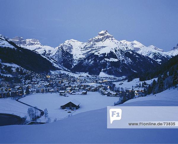 Europa Berg blau Draufsicht Berner Oberland Kanton Bern Abenddämmerung Grindelwald Schweiz Dämmerung bei Nacht