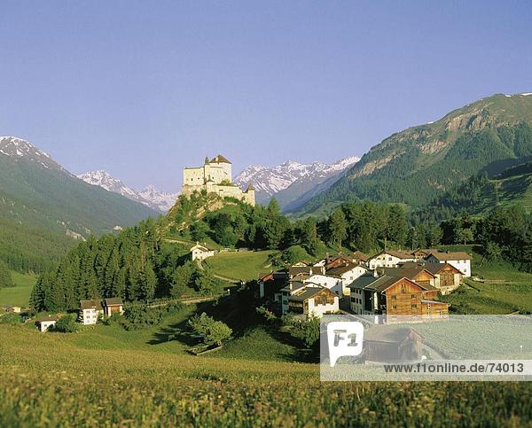 10582924  Unterengadin  Engadin  Berge  Dorf  Graubünden  Graubünden  Schweiz  Europa  Schloss Tarasp