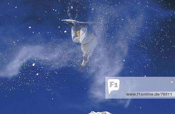10644447  Aktion  Berge  fliegen  Himmel  kopfüber  Person  Salto  Schnee  Wolke  Snowboard  Snowboard  Sport  Sprung  Wint