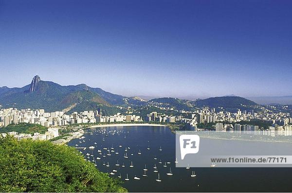 10648096  Botafogo Bay  Brasilien  Südamerika  Bucht  Küste  Meer  Rio De Janeiro  Segelboote  Stadt  Stadt  Überblick