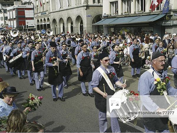 10648263  tradition  Limmat quai  music  musician  no model release  Switzerland  Europe  Sechselauten  festival  tradition  i