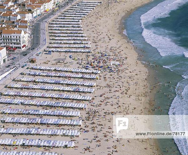 10651161 Baden Strand Urlaub Menschen Meer Person Nazare Portugal Strandurlaub Ubersicht Urlaub