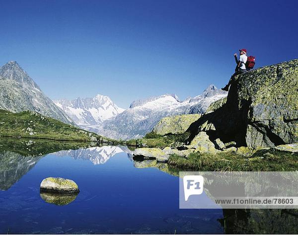 Felsbrocken Landschaftlich schön landschaftlich reizvoll Berg Steilküste Feld Alpen Berner Oberland Kanton Bern Bergsee