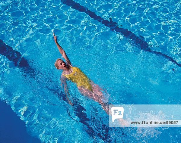 Freizeitsport Frau Sport schwimmen Entspannung