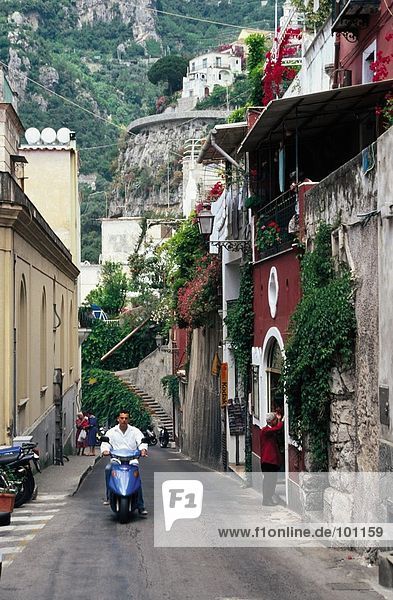 Straße Mensch Kickboard Amalfi Italien Positano Roller