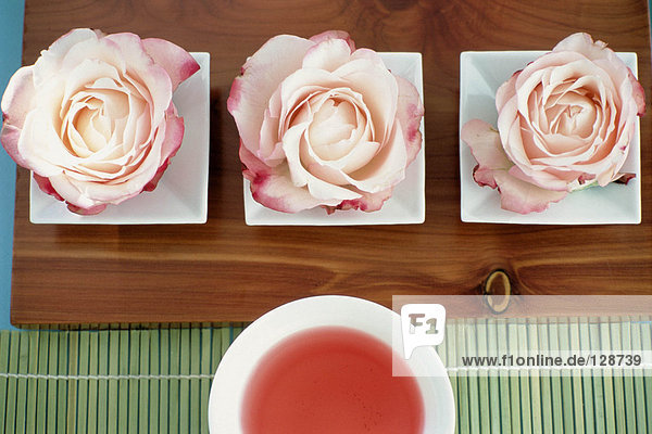 Rosen und Tee