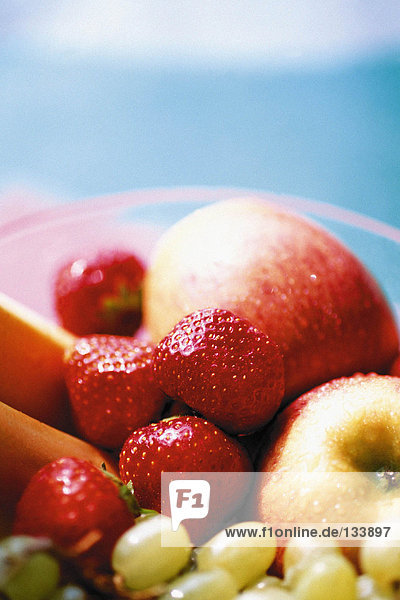 Schale mit Früchten