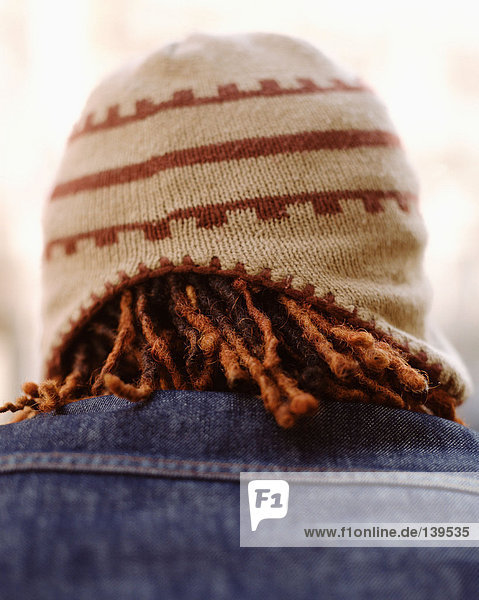 Mann mit Dreadlocks