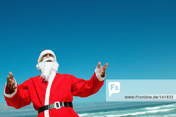 Weihnachtsmann am Strand