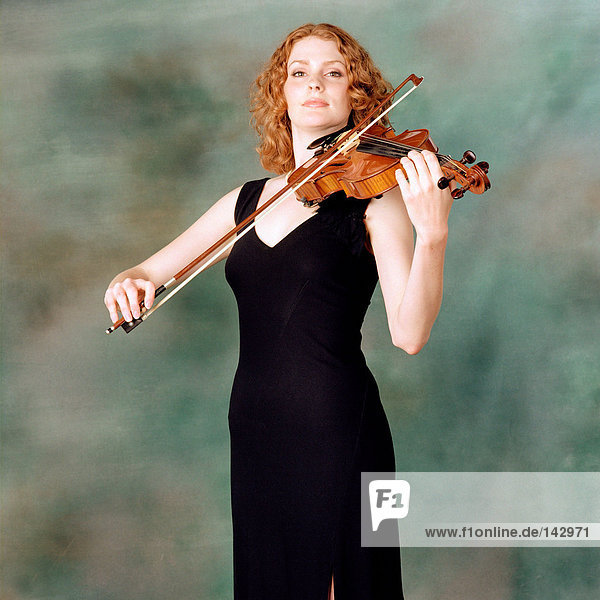 Portrait of female violinist