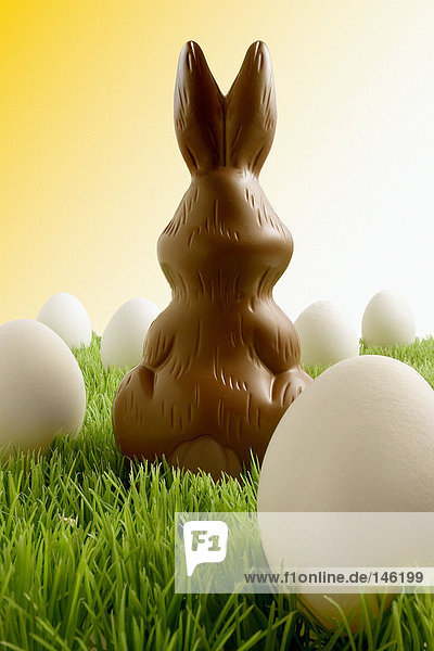 Schokoladen-Osterhase und Eier