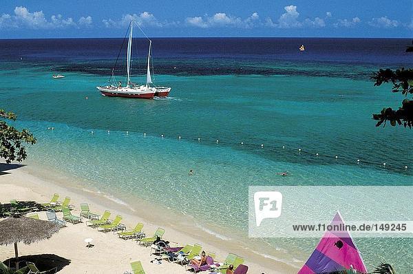 Erhöhte Ansicht von einem Strand  Ocho Rios  Jamaika