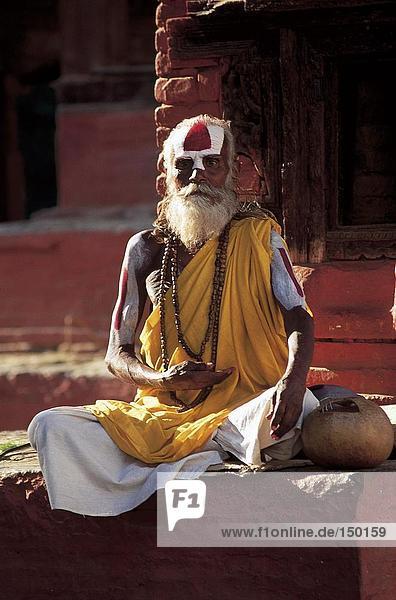 Sadhu sitzen und beten Kathmandu Nepal