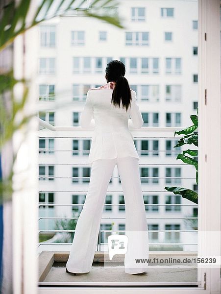 Woman wearing a white suit