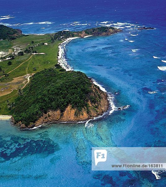 Luftbild von Küste  Grenadinen  Inseln unter dem Winde  Grenada
