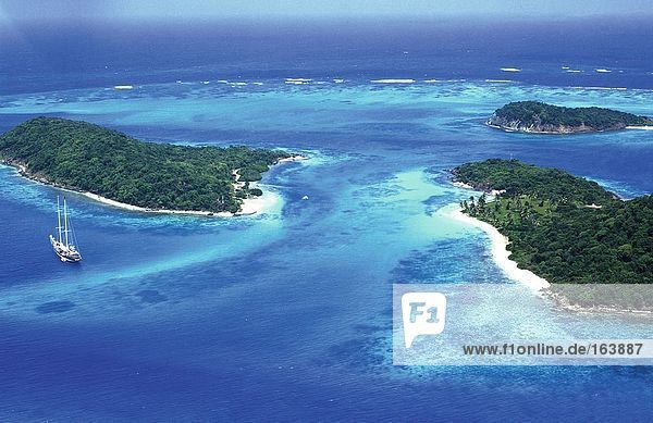 Erhöhte Ansicht der Inseln  Tobago Cays  Grenadinen  Inseln unter dem Winde  Grenada
