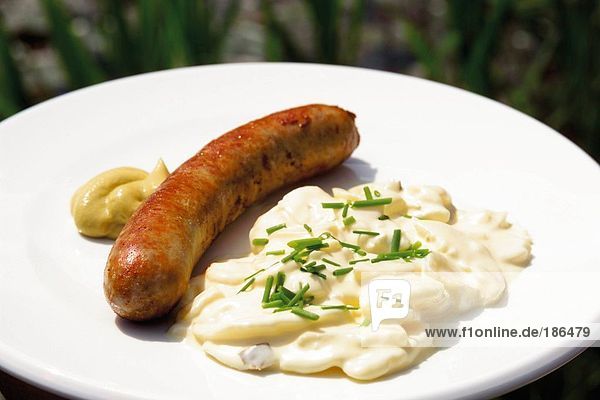 Bratwurst mit Kartoffelsalat
