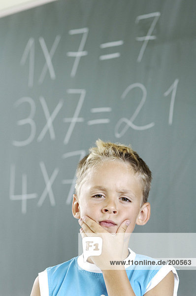 Boy in Mathematik Lektion
