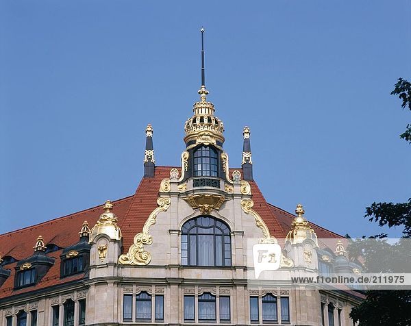 niedrig Gebäude Ansicht Flachwinkelansicht Winkel Giebel Deutschland vergoldet Leipzig Sachsen